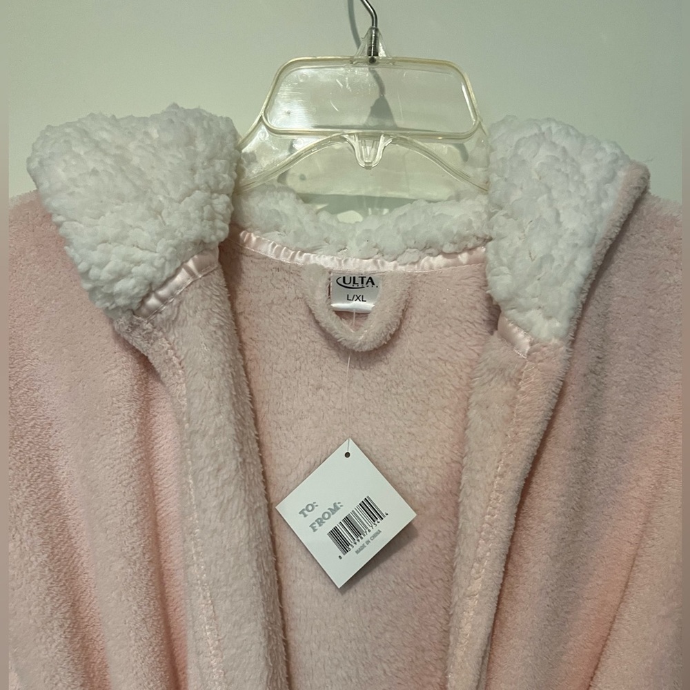 Ulta Short Hooded Robe - Picture 3 of 6